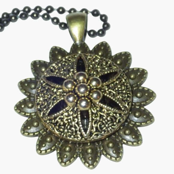 Bronze Tone Sand Dollar Pendant Necklace Vintage Intricate Design Coastal - Picture 1 of 7